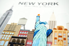 Load image into Gallery viewer, New York City Quilling Card